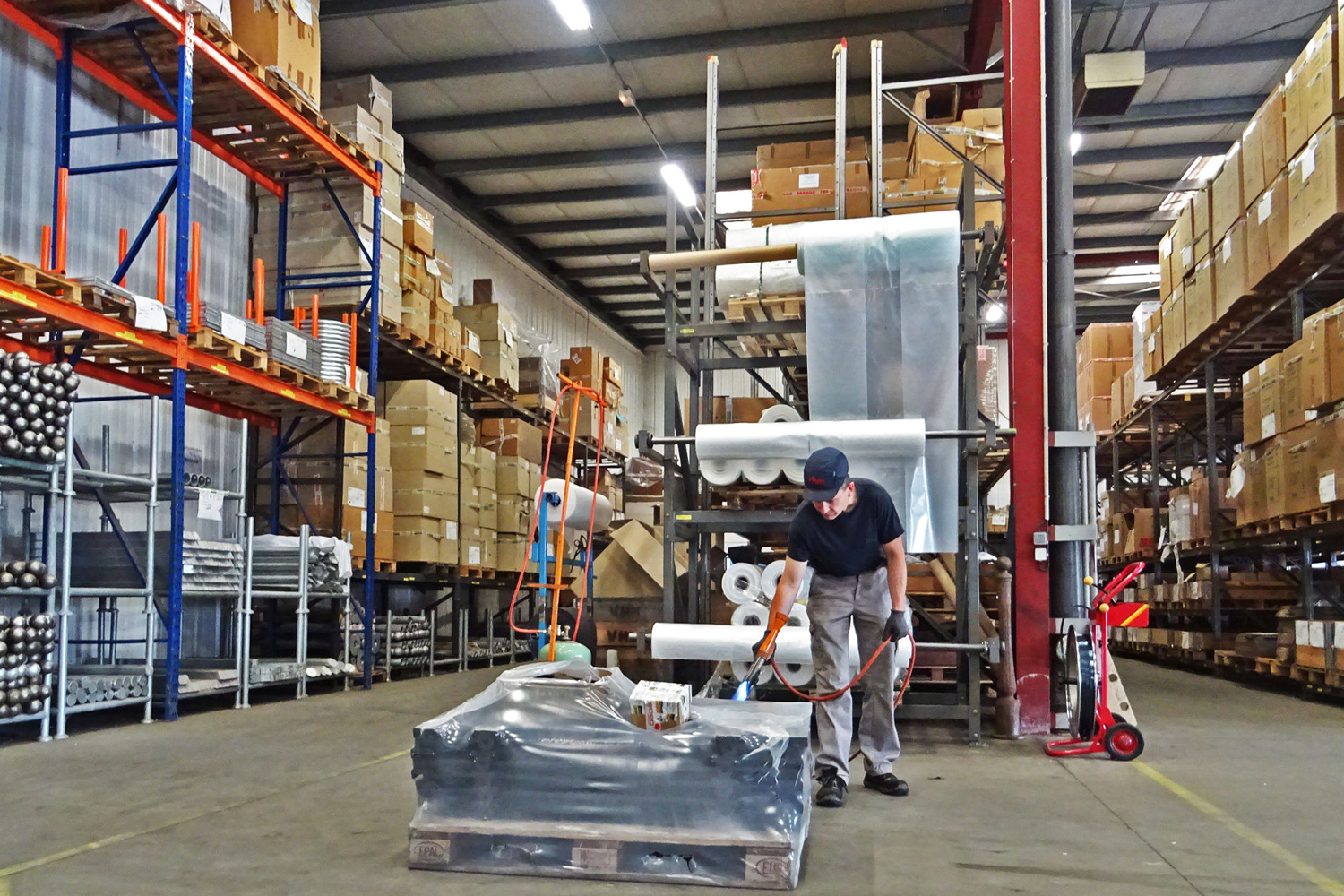 MAGASINIER CARISTE.JPG